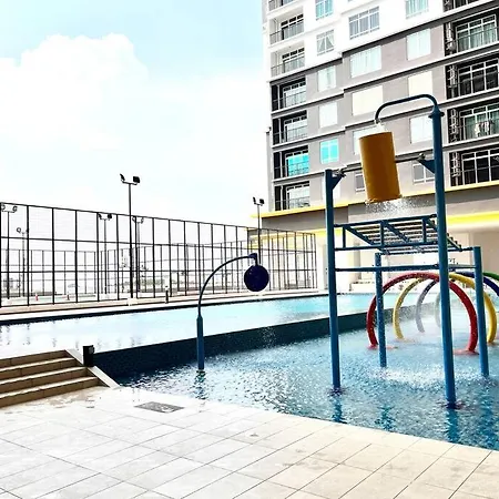 Urban Home-Swimming Pool-City Center Malacca Exterior photo