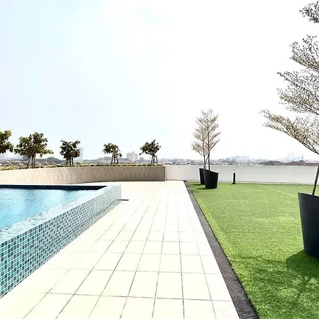 Urban Home-Swimming Pool-City Center Malacca Exterior photo