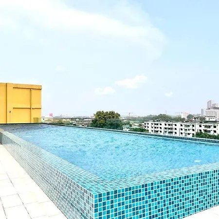 Urban Home-Swimming Pool-City Center Malacca Exterior photo