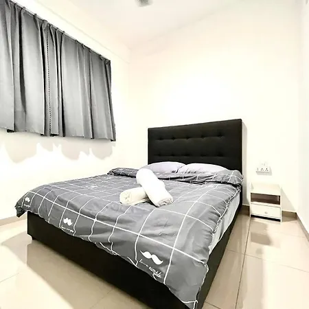 Urban Home-Swimming Pool-City Center Malacca Exterior photo