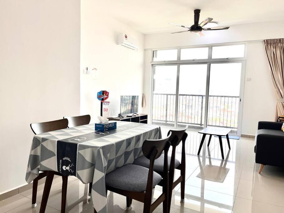 Urban Home-swimming Pool-city Center Apartment *