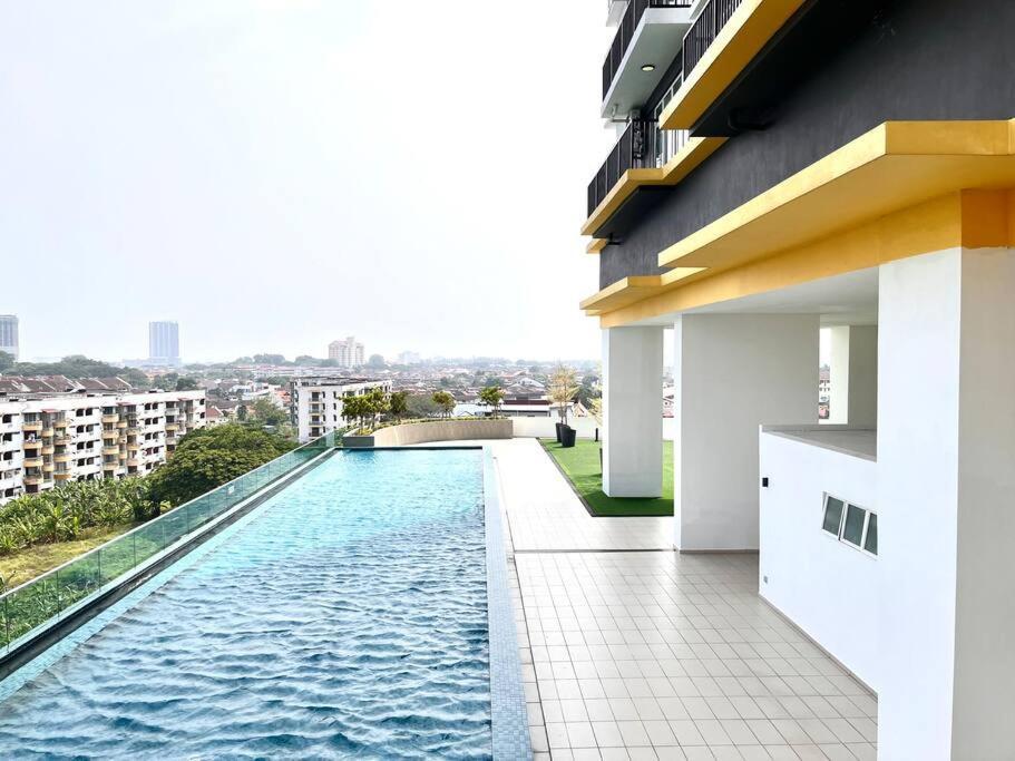 Urban Home-swimming Pool-city Center