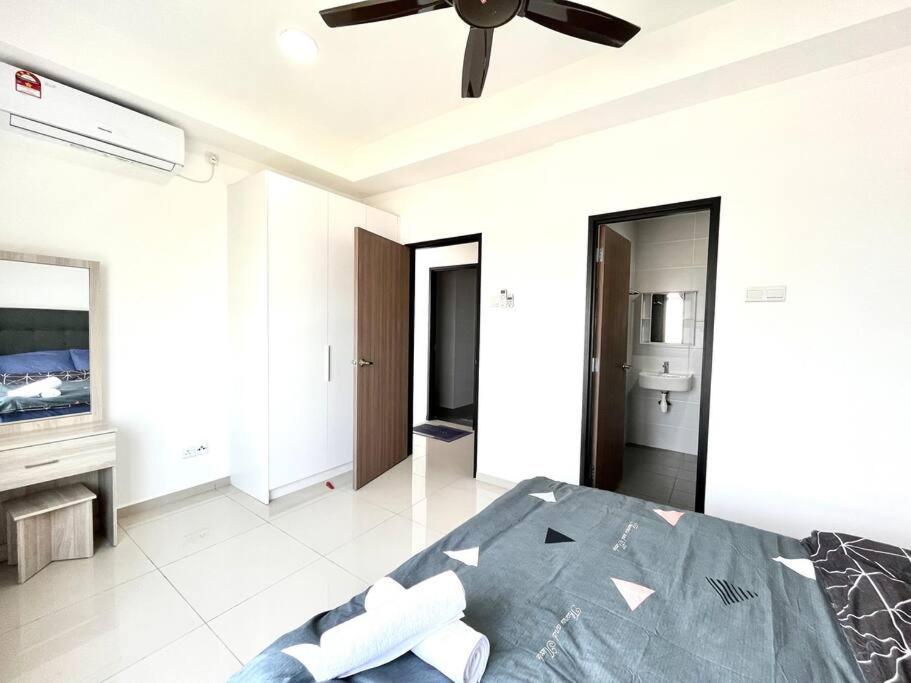 Urban Home-swimming Pool-city Center Apartment