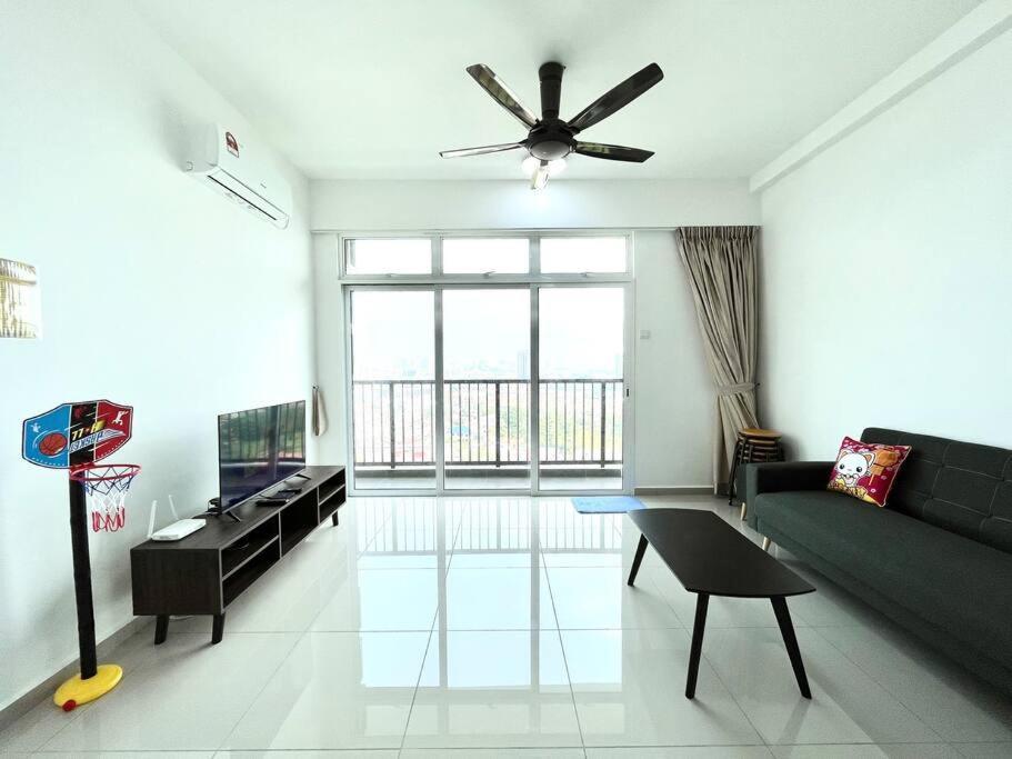 Urban Home-swimming Pool-city Center Apartment