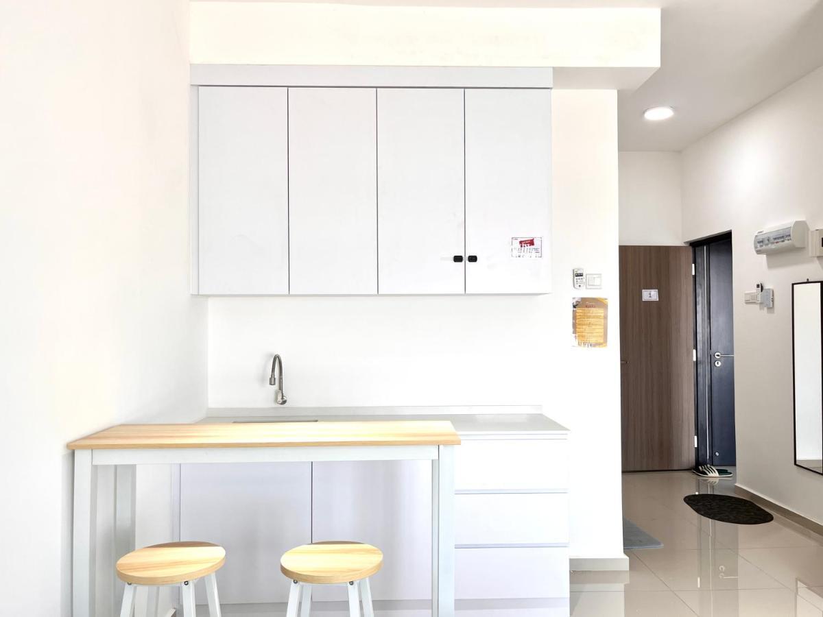 Urban Home-swimming Pool-city Center Apartment