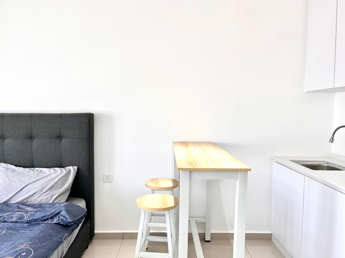 Urban Home-swimming Pool-city Center Apartment *